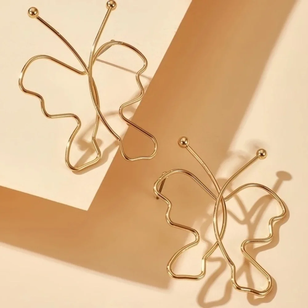 3/$30 💛 Abstract Butterfly Earrings